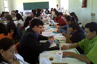 Cursos y talleres para directivos y docentes